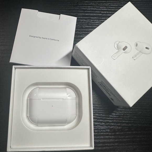 Apple air pods pro 2 with MagSafe case *OPEN - Picture 4 of 5